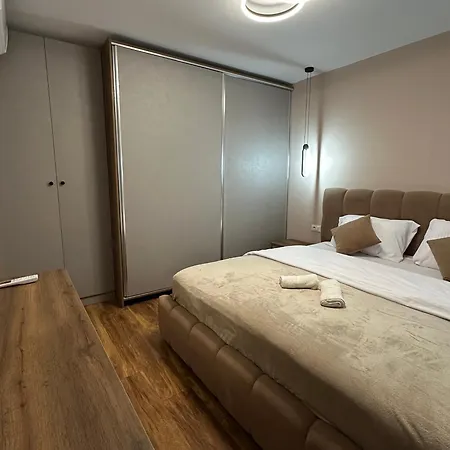 Tiranaglowapartament アパート *